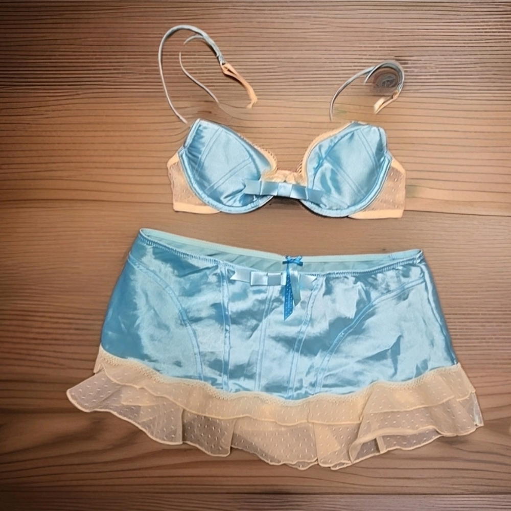 ☕️RARE VINTAGE SEXY LITTLE THINGS VICTORIA'S SECRET BRA SKIRT SET